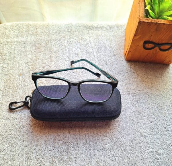 Male - anti reflective UV ray protective reader