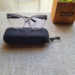 Female plastic Readers