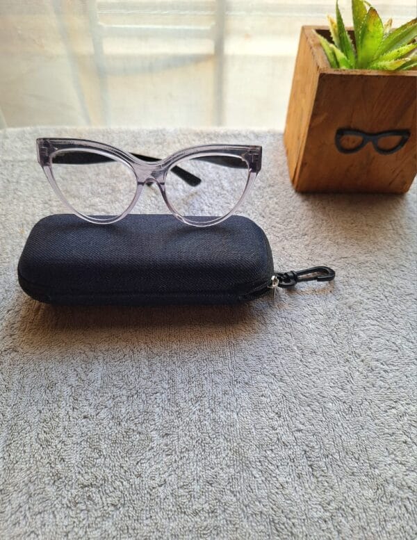 Female plastic Readers
