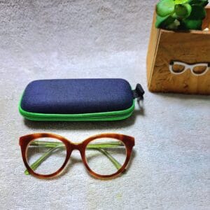 Female plastic readers