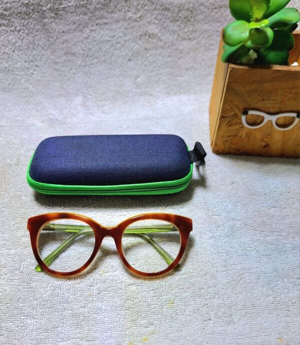 Female plastic readers