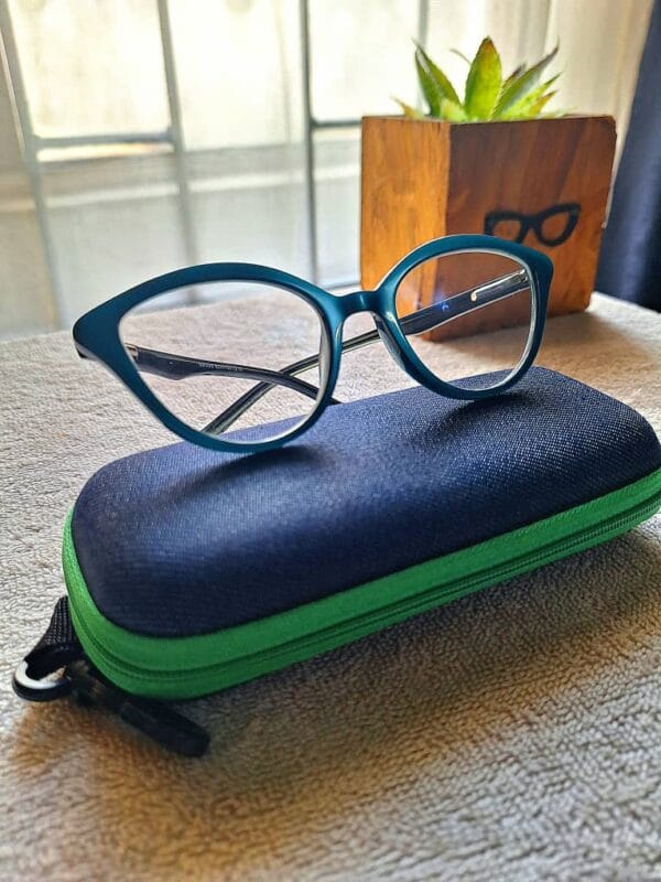 Female plastic readers