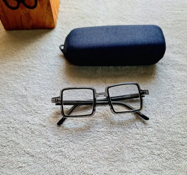 Male plastic readers