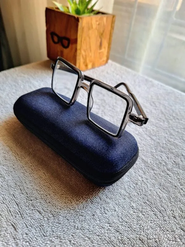 Male plastic readers - Image 2