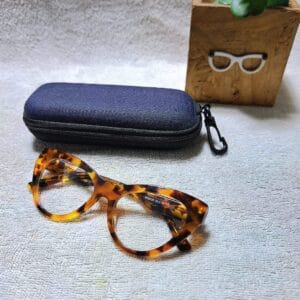 Female plastic readers