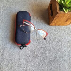 Female metal reading glasses