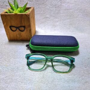 Unisex plastic readers