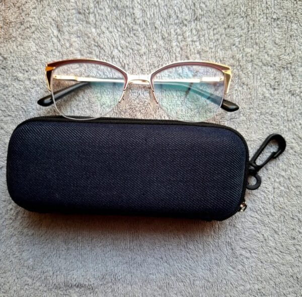 Female metal frame reading glasses