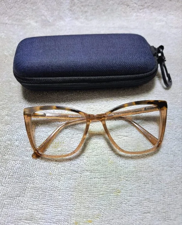 Female plastic readers