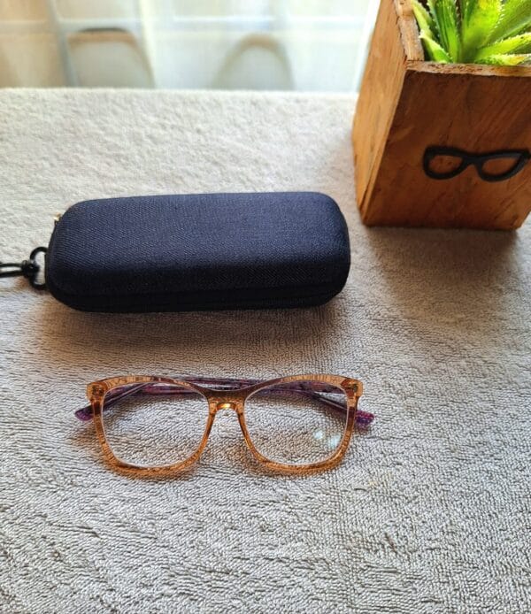 Unisex plastic readers