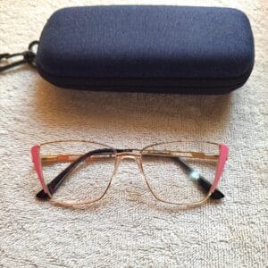 Female metal frame readers