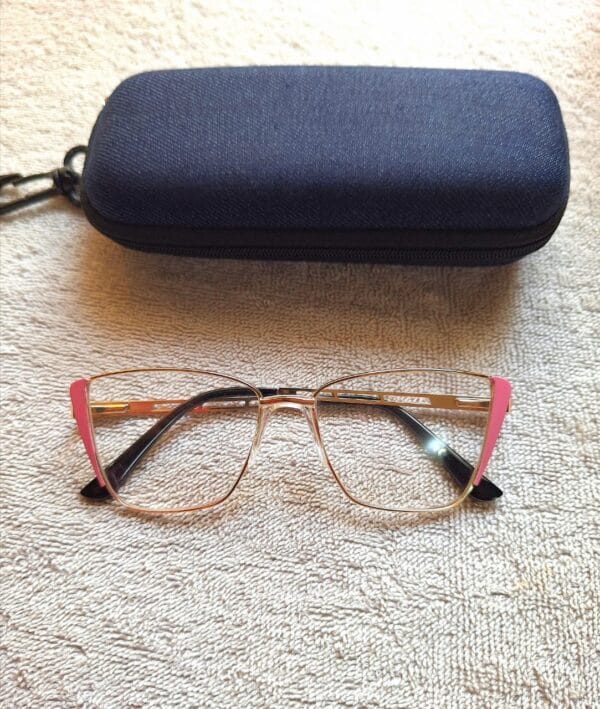 Female metal frame readers