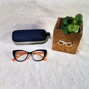 Female plastic reader