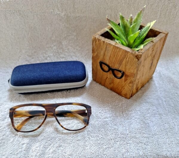 Anti reflective reading glasses