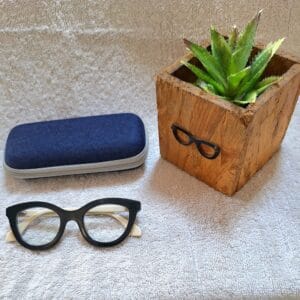 Anti reflective reading glasses