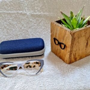 Anti reflective reading glasses