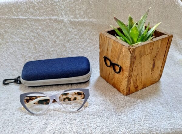 Anti reflective reading glasses