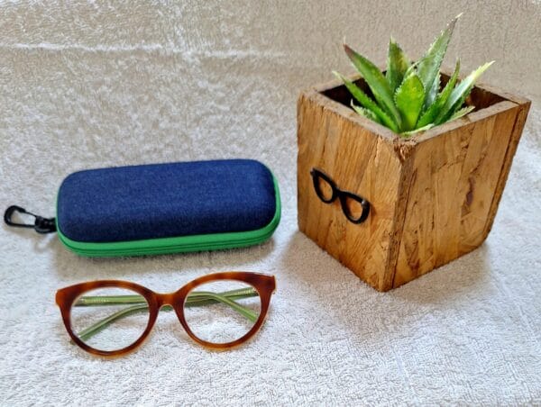 Anti reflective reading glasses