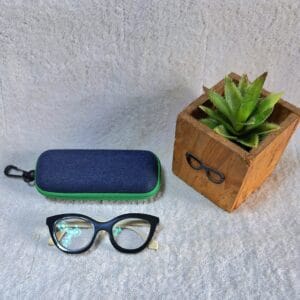 Anti reflective reading glasses