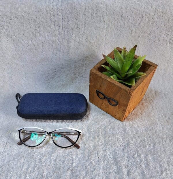 Anti reflective reading glasses