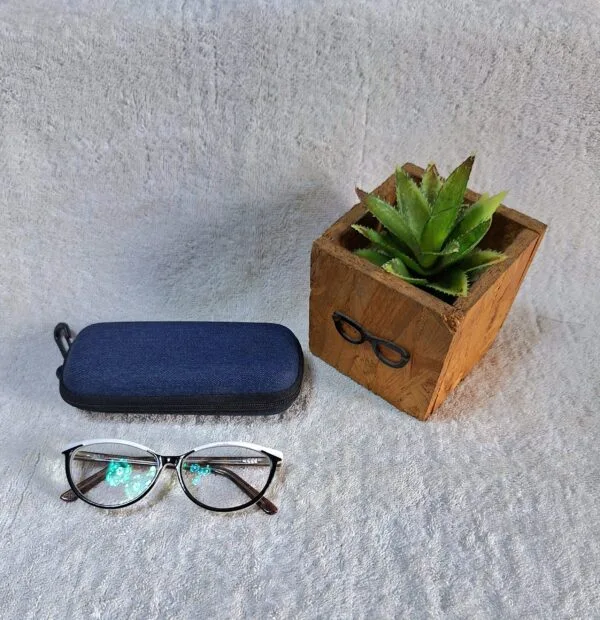 Anti reflective reading glasses