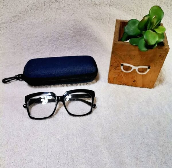 White Readers - Image 2