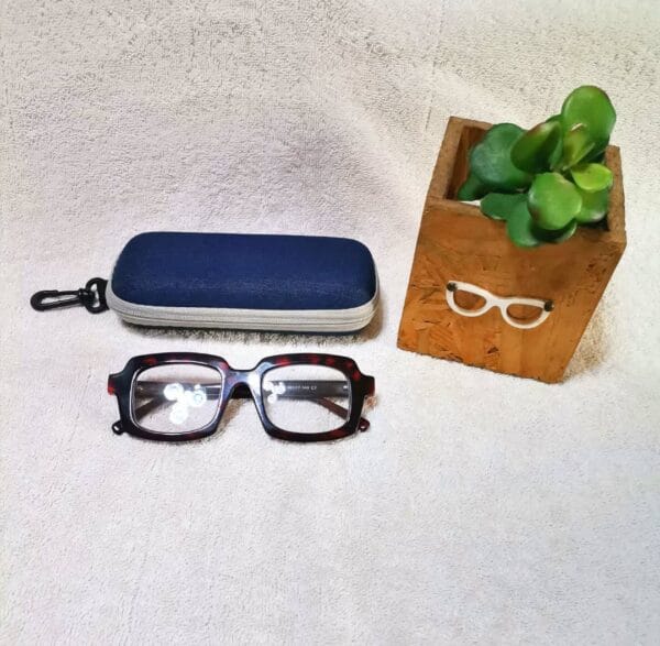 White Readers - Image 2