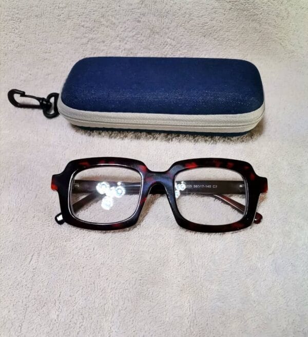 White Readers - Image 3