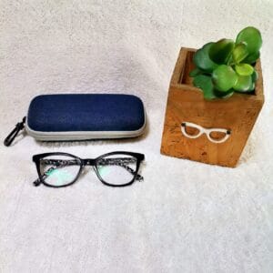 Anti reflective reading glasses