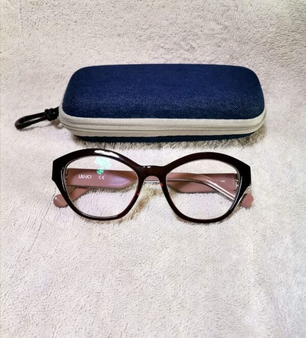 Anti reflective reading glasses