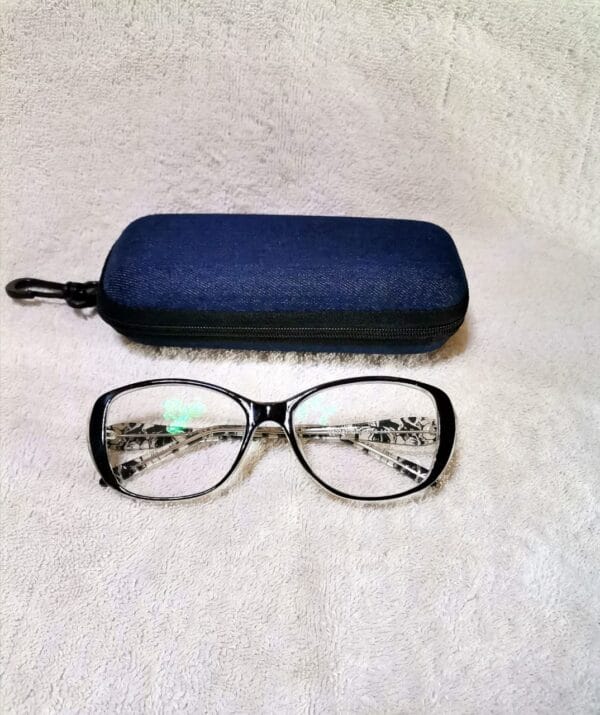 Anti reflective reading glasses