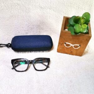 Anti reflective reading glasses