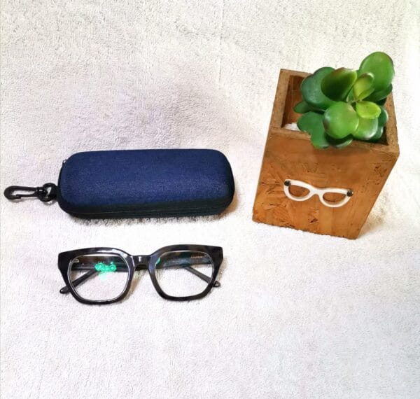Anti reflective reading glasses
