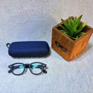 Anti reflective reading glasses