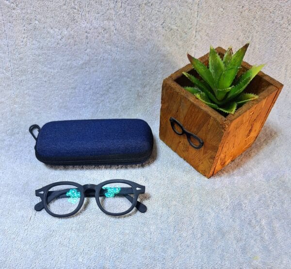 Anti reflective reading glasses
