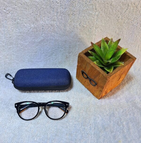 Anti reflective reading glasses