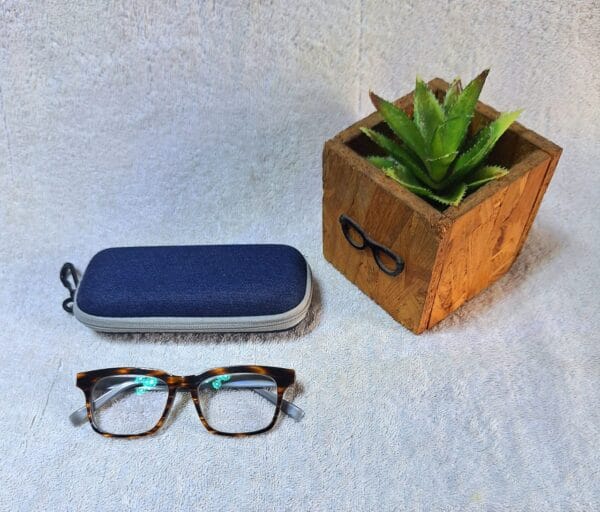 Anti reflective reading glasses