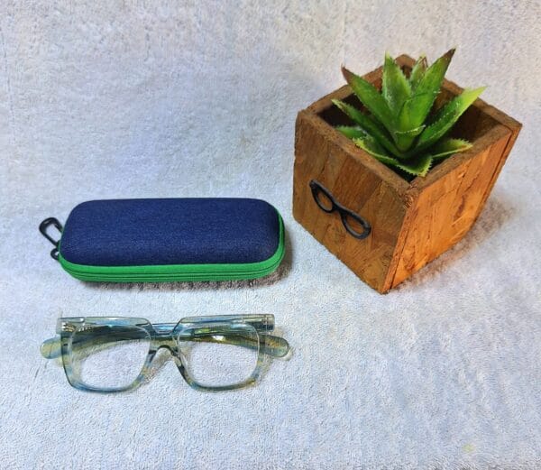 Anti reflective reading glasses