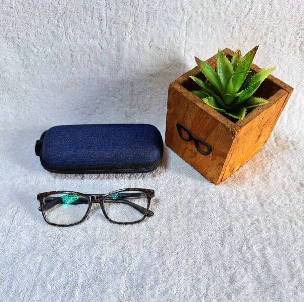 Anti reflective reading glasses