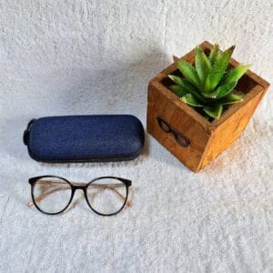 Anti reflective reading glasses